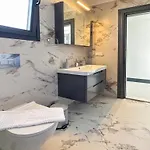 De Oezel Muestakil Havuzlu, Plaja Yakin Luex Fethiye