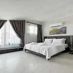 De Oezel Muestakil Havuzlu, Plaja Yakin Luex *