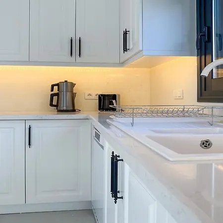 De Oezel Muestakil Havuzlu, Plaja Yakin Luex Fethiye