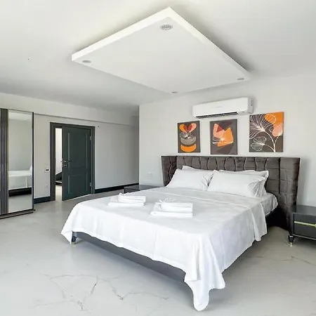 Villa De Oezel Muestakil Havuzlu, Plaja Yakin Luex *