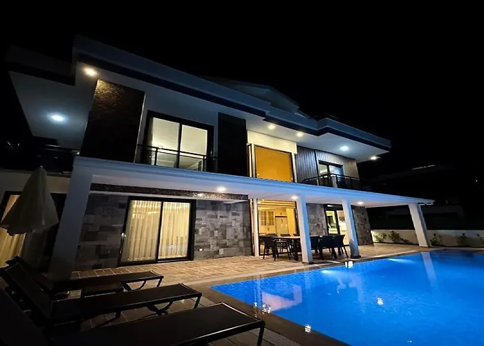 De Oezel Muestakil Havuzlu, Plaja Yakin Luex Willa Fethiye