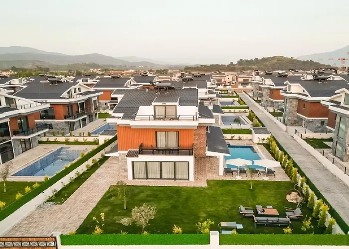 De Oezel Muestakil Havuzlu, Plaja Yakin Luex Willa Fethiye