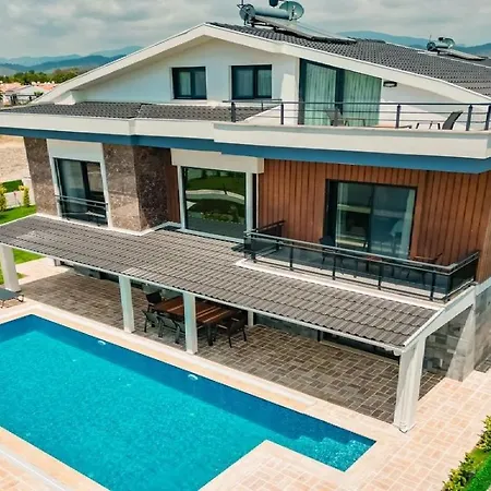 De özel Müstakil Havuzlu, Plaja Yakın Lüx