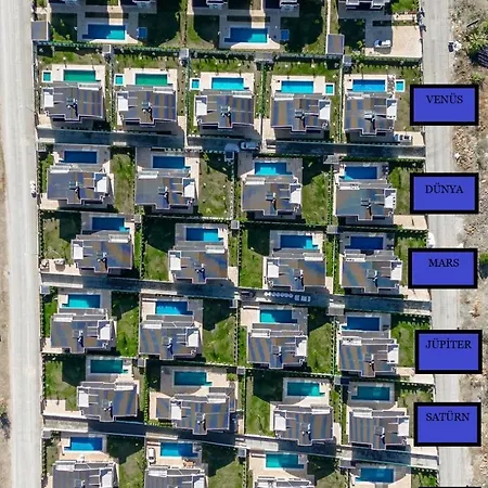 De Oezel Muestakil Havuzlu, Plaja Yakin Luex 别墅 *