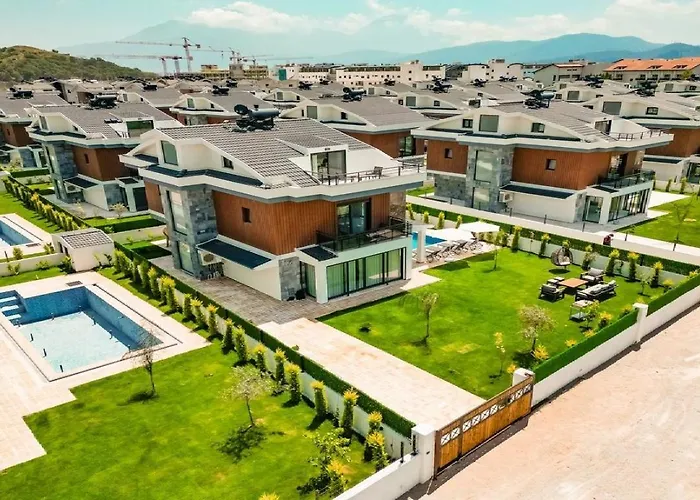 De Oezel Muestakil Havuzlu, Plaja Yakin Luex Vila Fethiye