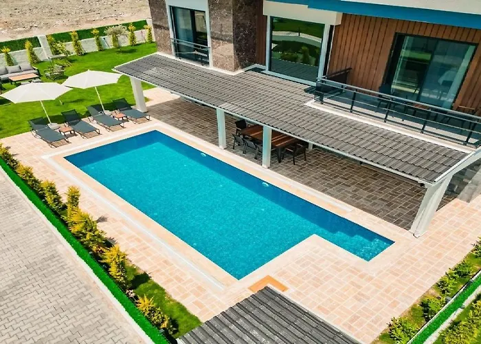 De Oezel Muestakil Havuzlu, Plaja Yakin Luex Fethiye