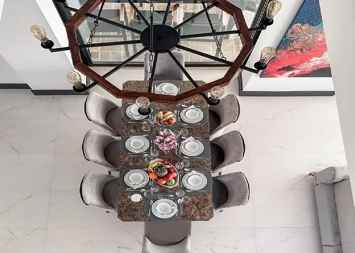 De Oezel Muestakil Havuzlu, Plaja Yakin Luex * 费特希耶