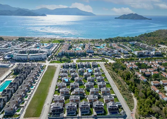 De Oezel Muestakil Havuzlu, Plaja Yakin Luex 别墅