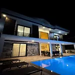 De özel Müstakil Havuzlu, Plaja Yakın Lüx Villa Fethiye