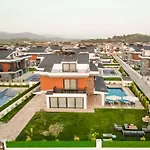 De özel Müstakil Havuzlu, Plaja Yakın Lüx Villa Fethiye