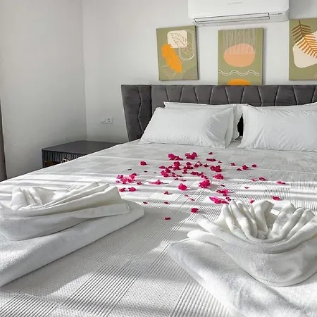 Villa De Oezel Muestakil Havuzlu, Plaja Yakin Luex *