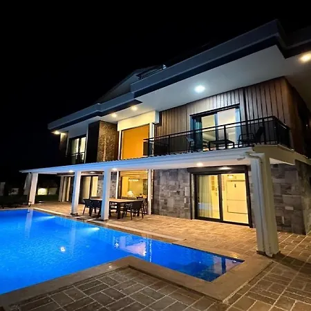 Villa De Oezel Muestakil Havuzlu, Plaja Yakin Luex