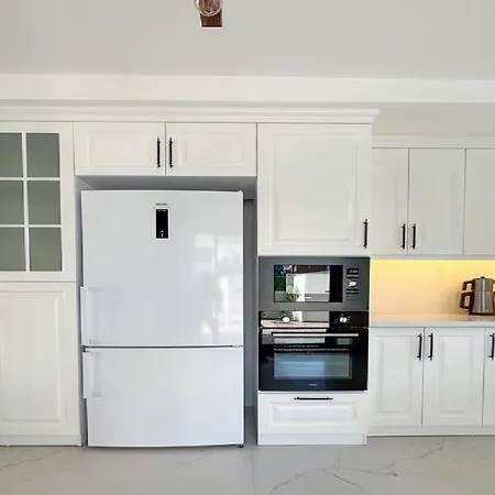 Villa De Oezel Muestakil Havuzlu, Plaja Yakin Luex *