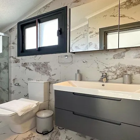 De Oezel Muestakil Havuzlu, Plaja Yakin Luex * Fethiye