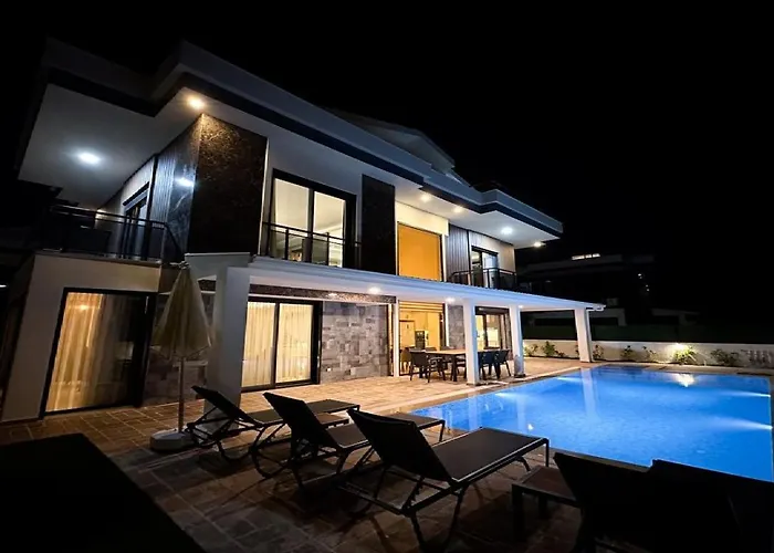 De Oezel Muestakil Havuzlu, Plaja Yakin Luex *